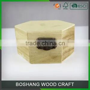 Empty Wood Packing Box thumbnail-1