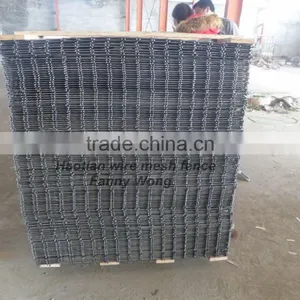 Hot Sale Black Flat Welded Wire Mesh Panel Fence Panel Construction Panel thumbnail-4