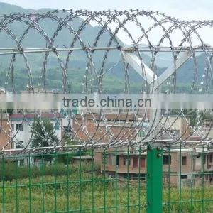 2015 Hot Sale PVC and Galvanized Welded Wire Mesh Panels Fence With Top Quality thumbnail-1