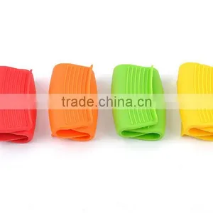 2017 New Arrival Silicone Anti-hot Pot Clip,Mini Silicone Oven Mitts thumbnail-2