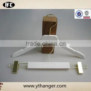 White Good Quality Plastic Hanger and Pants Hanger for Wholesale thumbnail-1