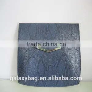 Fashion Snake Frame Clutch thumbnail-1