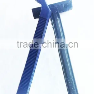 Twin Blade Disposable Razor thumbnail-2