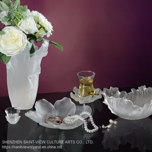 SAINT-VIEW Hot-selling Design Modern Frosted Colored Crystal Glass Vases for Wedding Centerpiece thumbnail-2