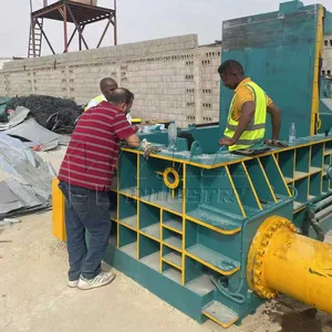 Vertical Liquid Waste Press Corrugated Paper Recycling Equipment Plastic Recycling Baler thumbnail-1