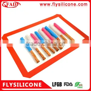 Making Cookie 16.5*11.6 Inch Non-stick Easy-cleaned Silicone Baking Mat thumbnail-4