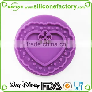 Popular Round Shape Wood Handle Giant Silicone Cookie Stamp thumbnail-4