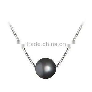White Pearl Pendant Necklace thumbnail-1