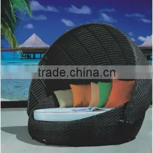 Rattan Round Bed thumbnail-1