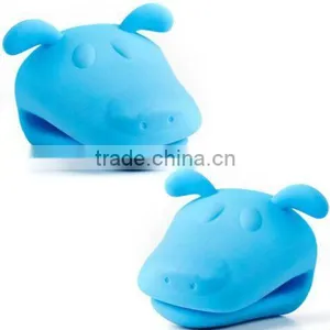 Dog Silicone Pot Holders thumbnail-1