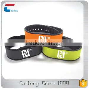 MIFARE Classic 4K NFC Silicone Wristband Cheap Rfid Wristbands thumbnail-1