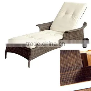 Lounge Chair With Armrest And Wheel thumbnail-1