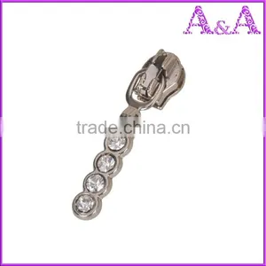 HOT-SELLING Electroplate Nylon Zipper Slider Camera Slider for Different Style thumbnail-5