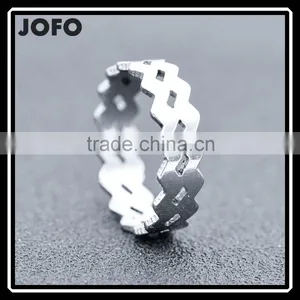 2016 Concise Style Stainless Steel Ring Surrounded By Two Wavy Hollow Ring thumbnail-1