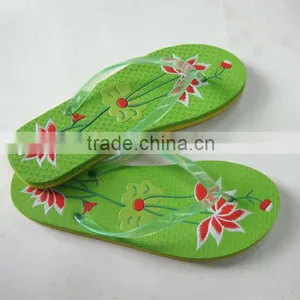 Embossed Insole Girl Slipper thumbnail-1
