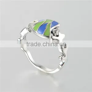 New Designer Adjustable Enamel Fish Shape Silver Ring With Rhinestone thumbnail-3