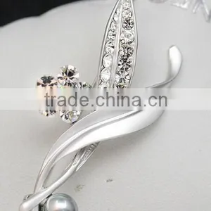Fashion Crystal Leaf Pearl Matte Silver and Matte Gold Brooch thumbnail-2