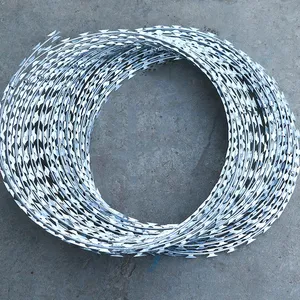 Diamond Green PVC Coated Chain Link Fence - Durable and Aesthetic Security Solution thumbnail-2
