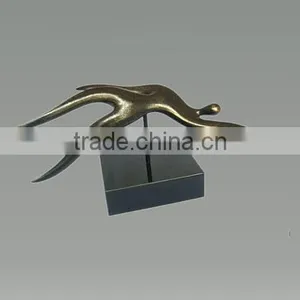 Nude Female Chasing The Eaves Bronze Graceful Sculpture Urban Statue thumbnail-3