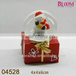 Snowman Resin Watering Globe thumbnail-1
