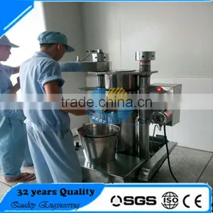 2017 High Oil Yield Cold Pressing Walnuts Oil Extracting Press Machine thumbnail-2