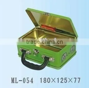 Tin Lunch Box With a Strap thumbnail-1