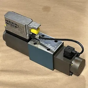14126569 Proportional Telescopic Valve Group for Sany SRSC45H4 Reach Stacker Genuine Hydraulic Control Replacement thumbnail-1