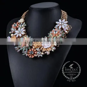 High Quality Vintage Rhinestone Flower Chunky Statement Necklace Tin Alloy Fashion Women Pendant Necklace 6390060 thumbnail-3