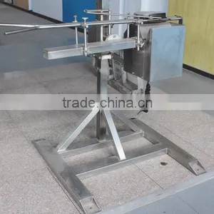 High Quality Poultry Slaughterhouse Plant Head Remove Machine For Chicken Abattoir Line thumbnail-3