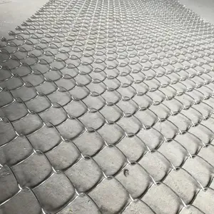 China Galvanized Chain Link Fence for Farm and Agricultural Use thumbnail-4