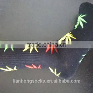 Hemp Leaf Retro Popular High Quality Man Bulk Cotton Socks China Zhejiang Tianhong Socks Factory thumbnail-3