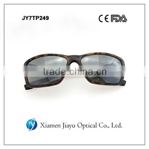 High Quality Classic Fashion Polarized Sunglasses for Men and Woman thumbnail-3