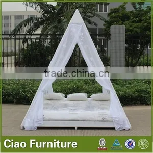Outdoor Arabian Style Sun Bed Rattan Daybed With Gauze Shade thumbnail-2