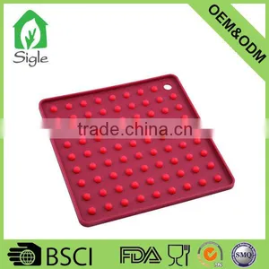 Custom 100% Food Grade LFGB FDA Standard Wholesale Silicone Baking Mat Drying Mat Cup Mat Pot Mat thumbnail-1