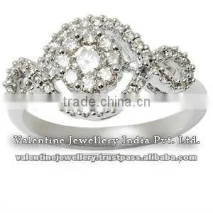 18K White Gold Diamond Ring thumbnail-1