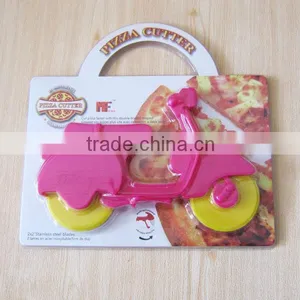 New Fashional Double Coating Blade Pizza Cutter With Plastic Handle thumbnail-1