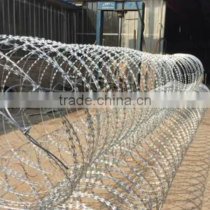 Factory Wholesale Hot-dipped Galvanized Razor Barbed Wire Mesh Fence thumbnail-4