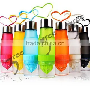 Water Bottle With Lemon Squeezer thumbnail-1