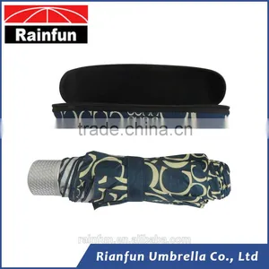Wholesale UV Protection Manual Rain 3 Folding Umbrella With Case thumbnail-1
