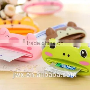 Cartoon Multi-purpose Tooth Paste Squeezer ABS Plastic thumbnail-6