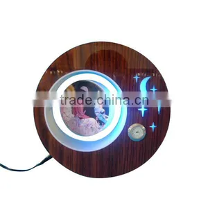 Top Floating Magnetic Rotating Photo Frame thumbnail-2