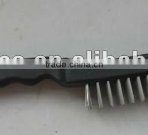 Wire Brush With Plastic Handle thumbnail-1