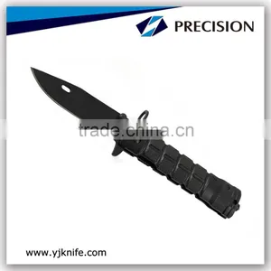Folding Army Knife With Serrated Blade thumbnail-1