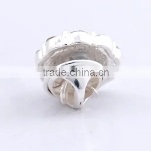 Metal Flower Lapel Pin thumbnail-2