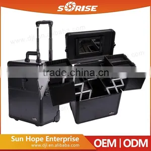 Wholesale Extra-Thick Aluminum Makeup Train Case Aluminum Travel Case thumbnail-1