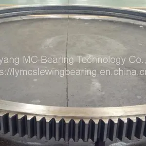 Heavy Duty Three Row Cylindrial Slewing Roller Bearing Ring 131.50.4000 With External Gear thumbnail-1