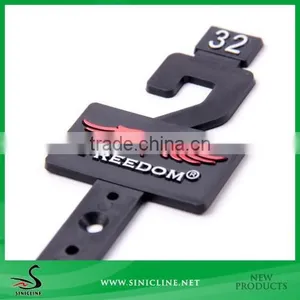 Sinicline Embossed Logo Personalized Plastic Belt Buckle Hanger thumbnail-1