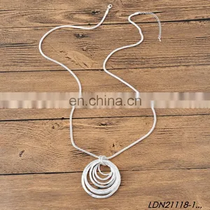 Worn Gold Hammered Loopy Circles Pendant Necklaces thumbnail-2