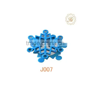 Snowflake Shape Cosmetic Compact Mirror thumbnail-1