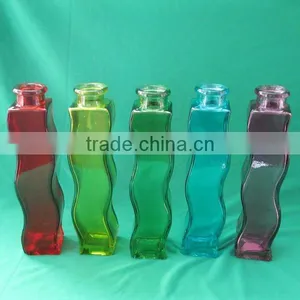 Wave Shaped Coloerd Glass Vase thumbnail-1